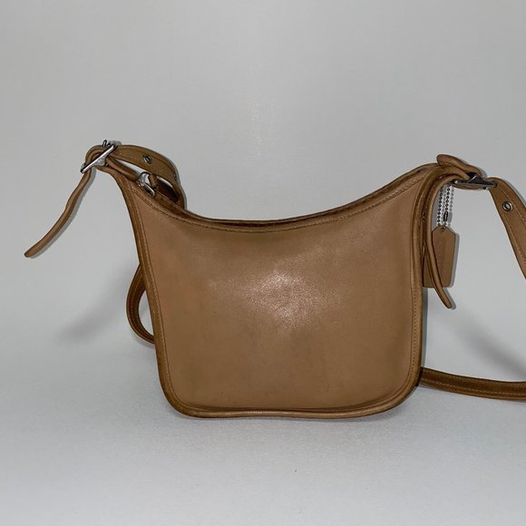 Handbags - Coach VINTAGE Leather Bag!